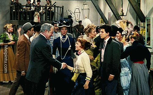 「开心一刻」女孩买了条裤子，一试太长，请奶奶帮忙剪短