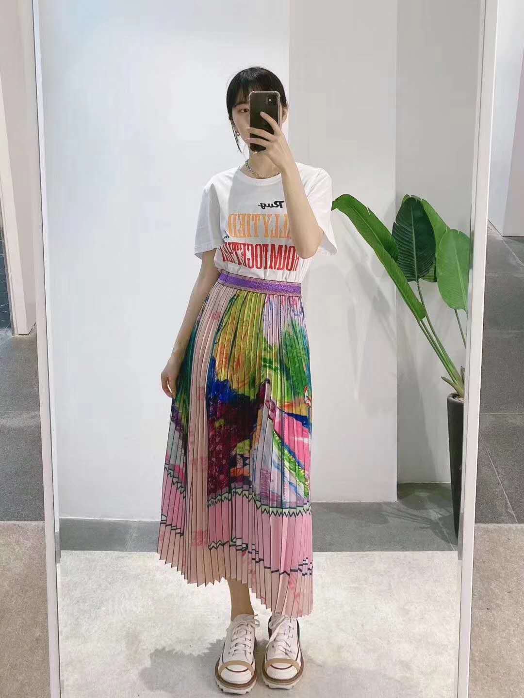 深圳南油金晖原创高端女装直播,深圳南油金晖原创女装价格