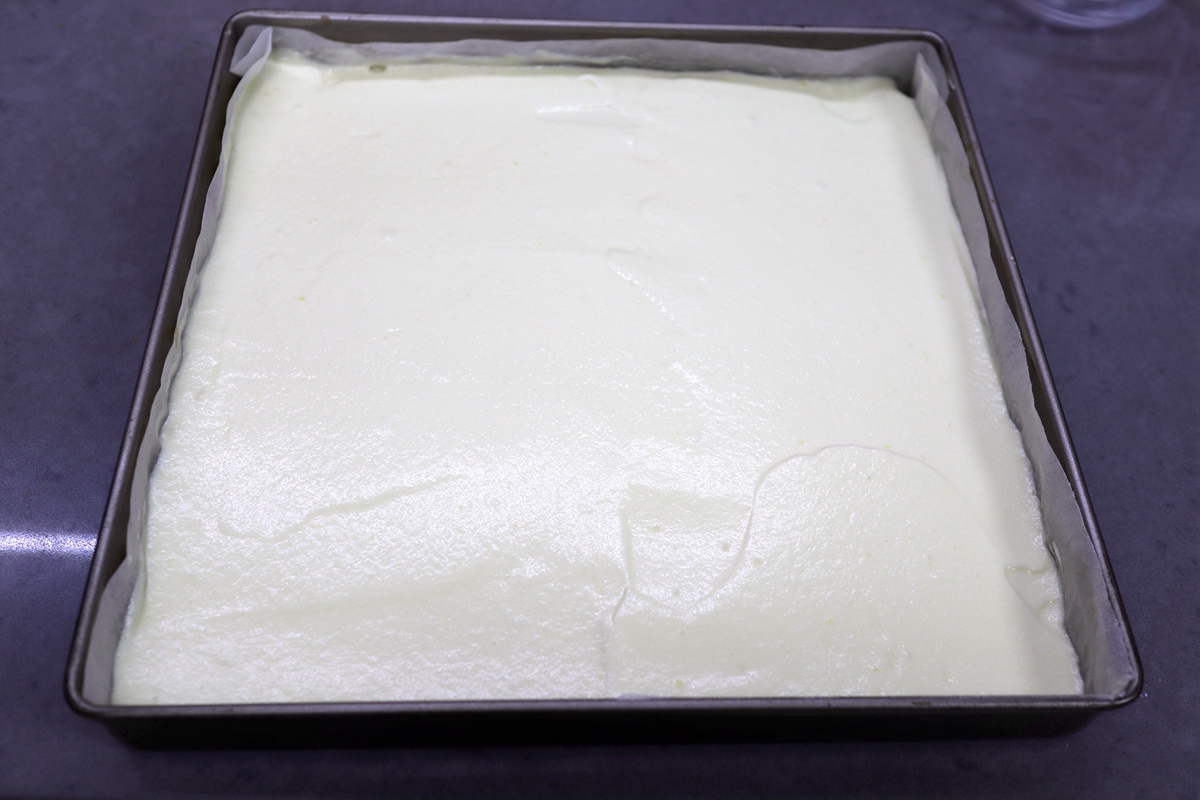 戚风蛋糕卷要烤多久才不掉皮,戚风蛋糕不开裂不塌陷的诀窍