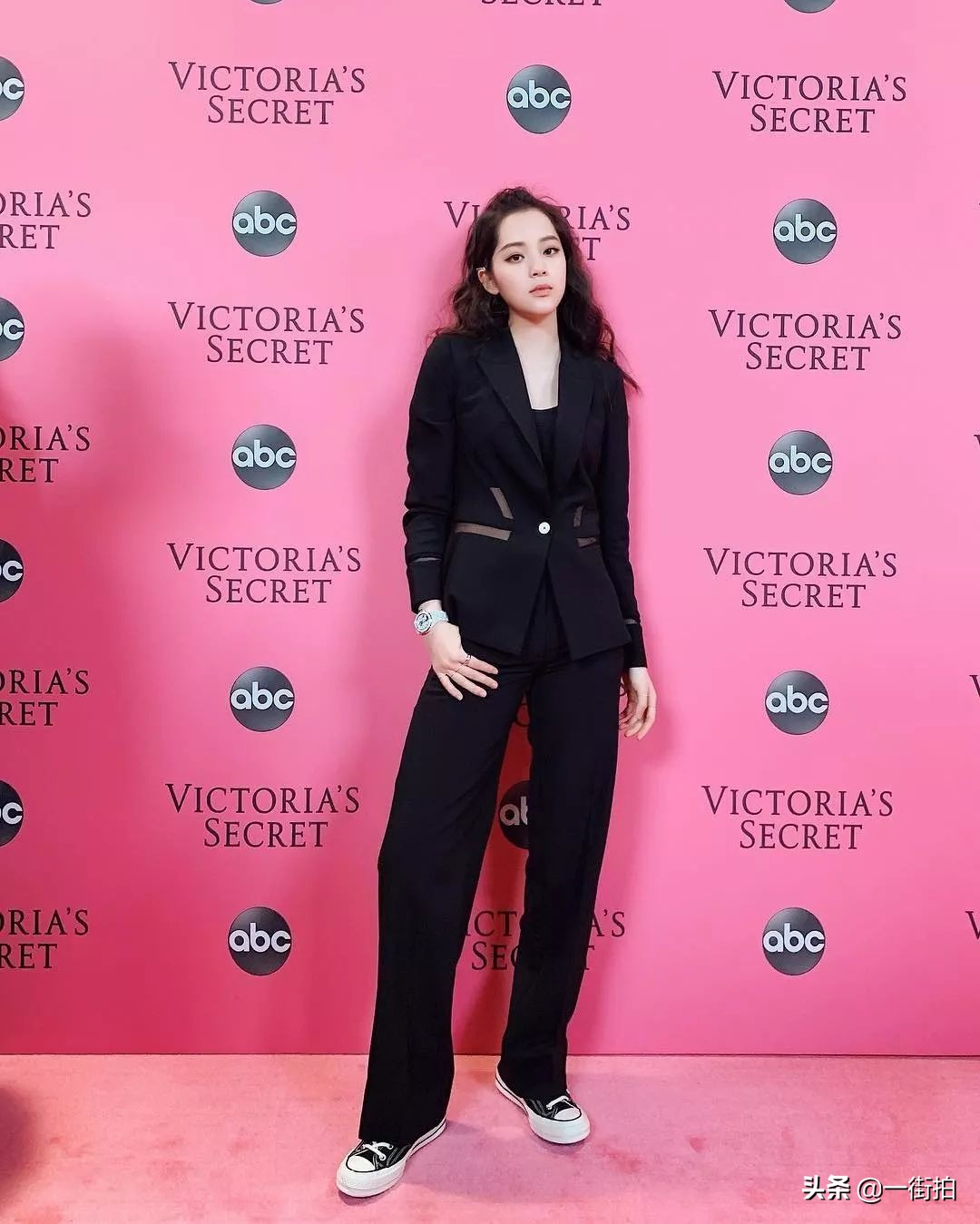 欧阳娜娜同款匡威,欧阳娜娜匡威同款粉色