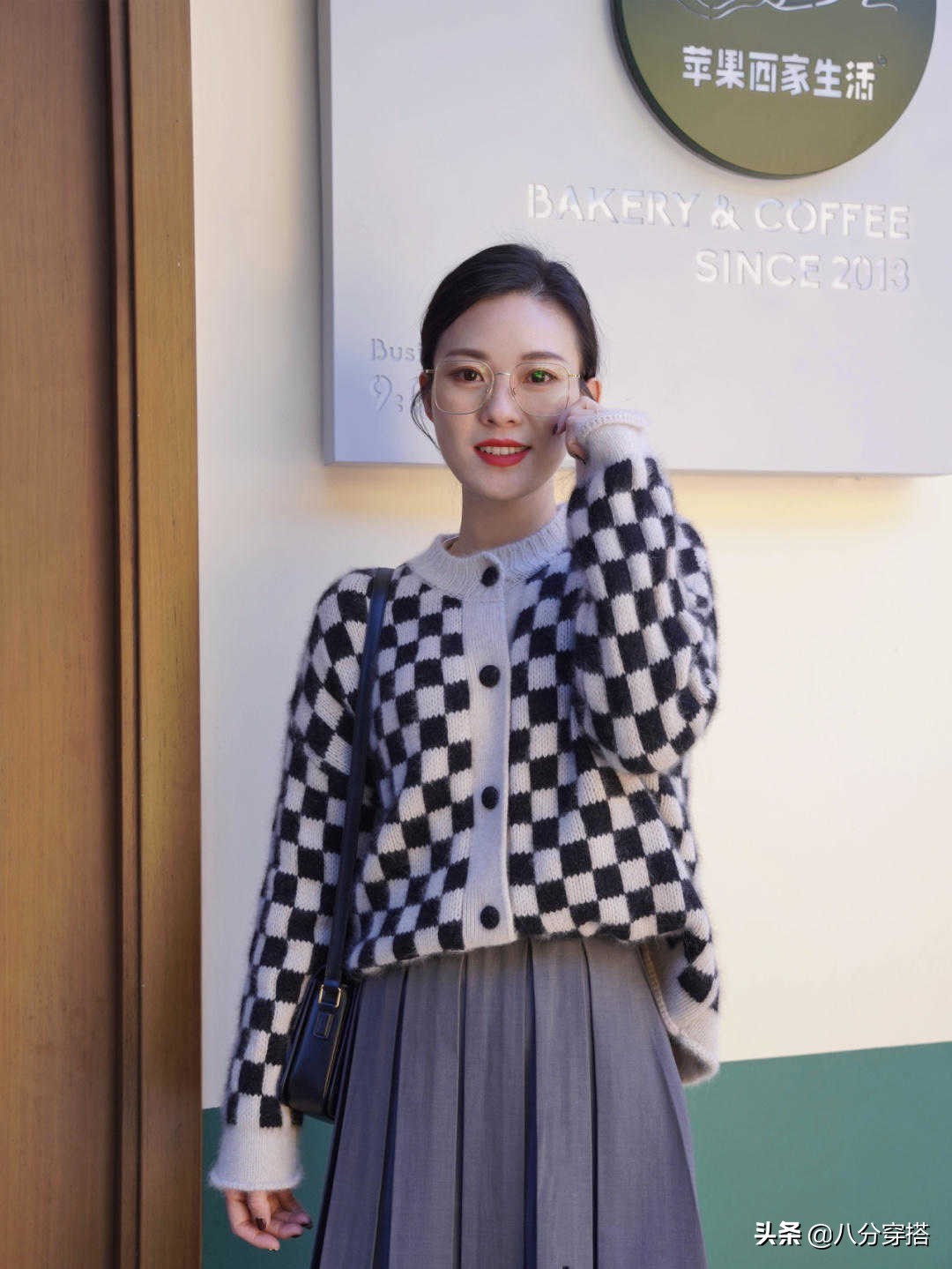 显白气质又柔软渐变慵懒风毛衣,女士简约风穿搭技巧白色毛衣搭配