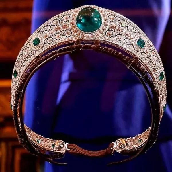 英国女王珠宝传奇,英国女王王冠上的宝石的传奇