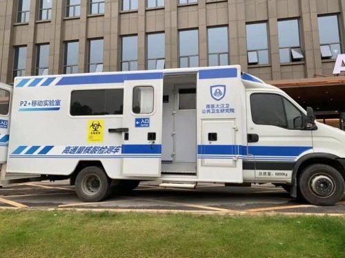 依维柯欧胜移动方舱急救车,依维柯欧胜救护车交付广州