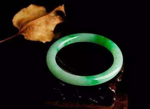 翡翠手镯正圈和圆条的区别,翡翠手镯有空心的吗