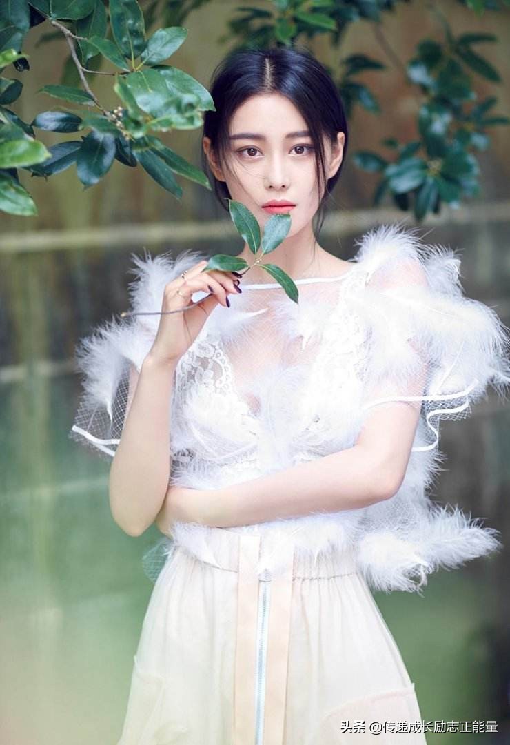 张馨予化身足球宝贝视频,张馨予世界杯足球模特