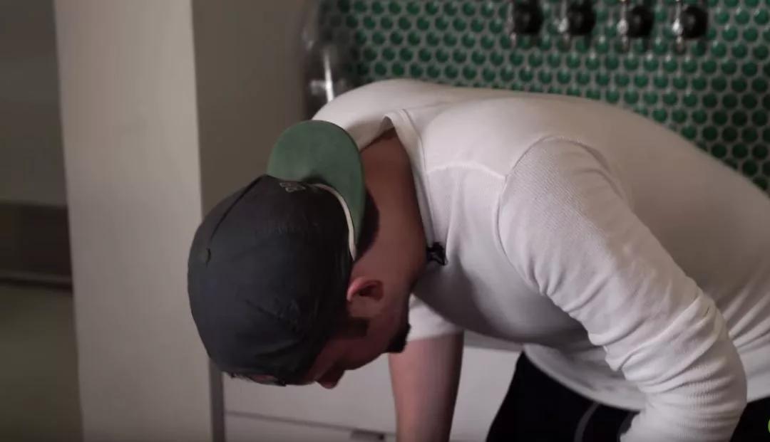 外国小哥模仿魔法师,外国小哥模仿吃东西的动作