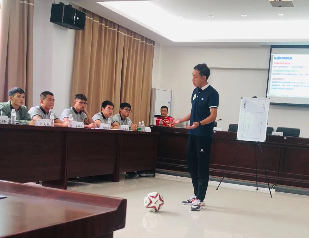 广东足球协会教练员培训多久一次,广东2019足球教练培训报名