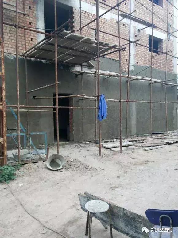 小伙盖三层农村别墅，占地150平米只花不到50万，你觉得怎么样？