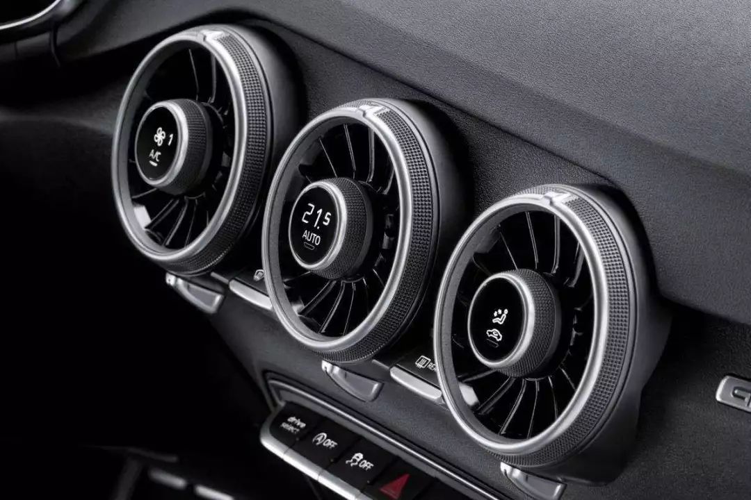 车在路上没油了熄火怎么办,车在路上没油了加油站送油吗