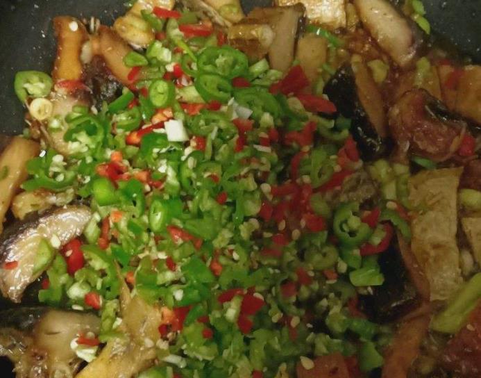 小干鱼怎么烧才软烂,干锅鱼泡怎样做不腥