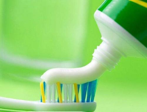 羽绒服清洗加什么会洗得干净,羽绒服的袖口和领口脏了怎么干洗