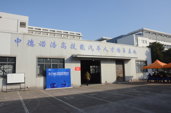 德国考官监考、毕业生供不应求，泰州这所学校的汽修专业“火”了