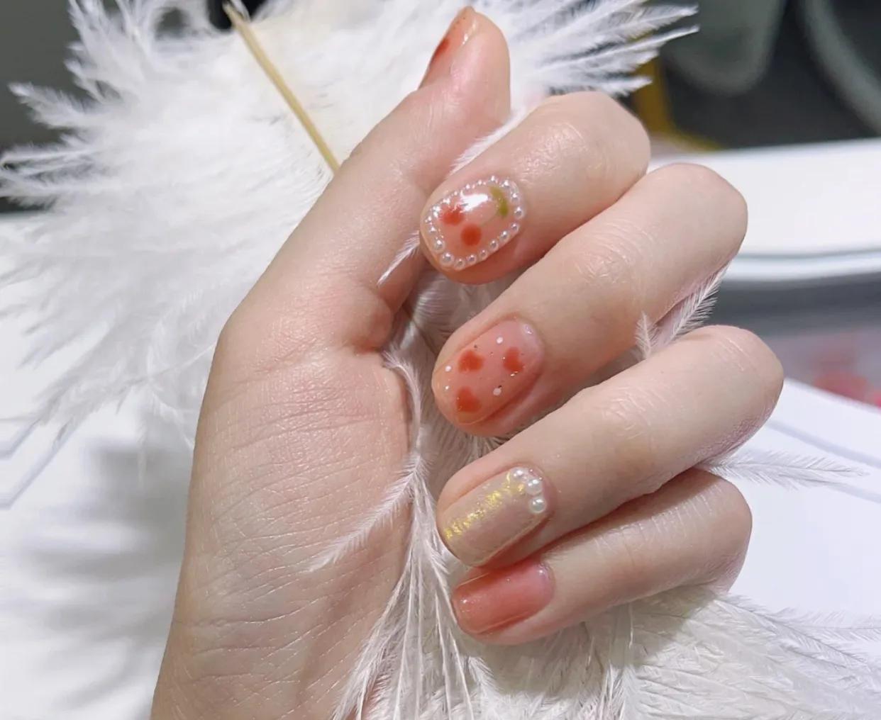 把春天画在指甲上吧,将春天画在指甲上