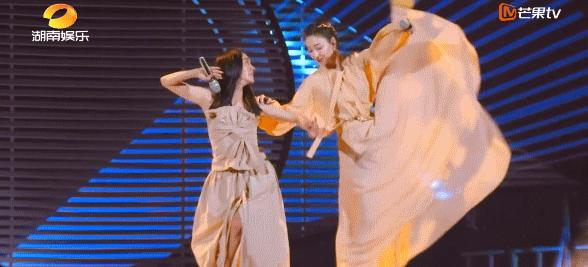 浪到福布斯封面,还成为带货第一人,这位法国姐姐很不一般