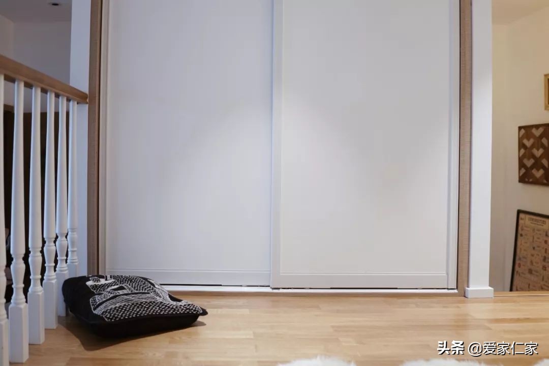 她买下32㎡上海老旧学区房，为女儿打造小桃园，还有超舒适大庭院