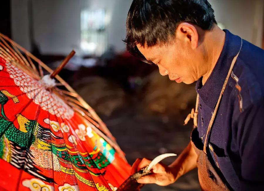 美丽的油纸伞江南水乡独特的风韵,撑一把油纸伞感受一种朦胧的美