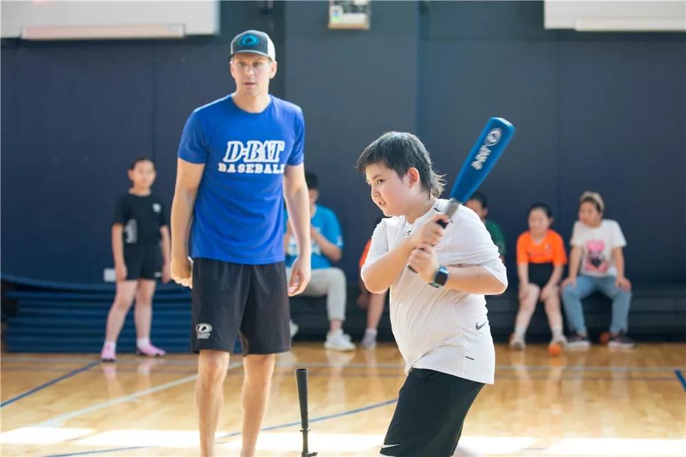 天津这所学校火了!高尔夫、足球、科学实验...孩子吵着都要来