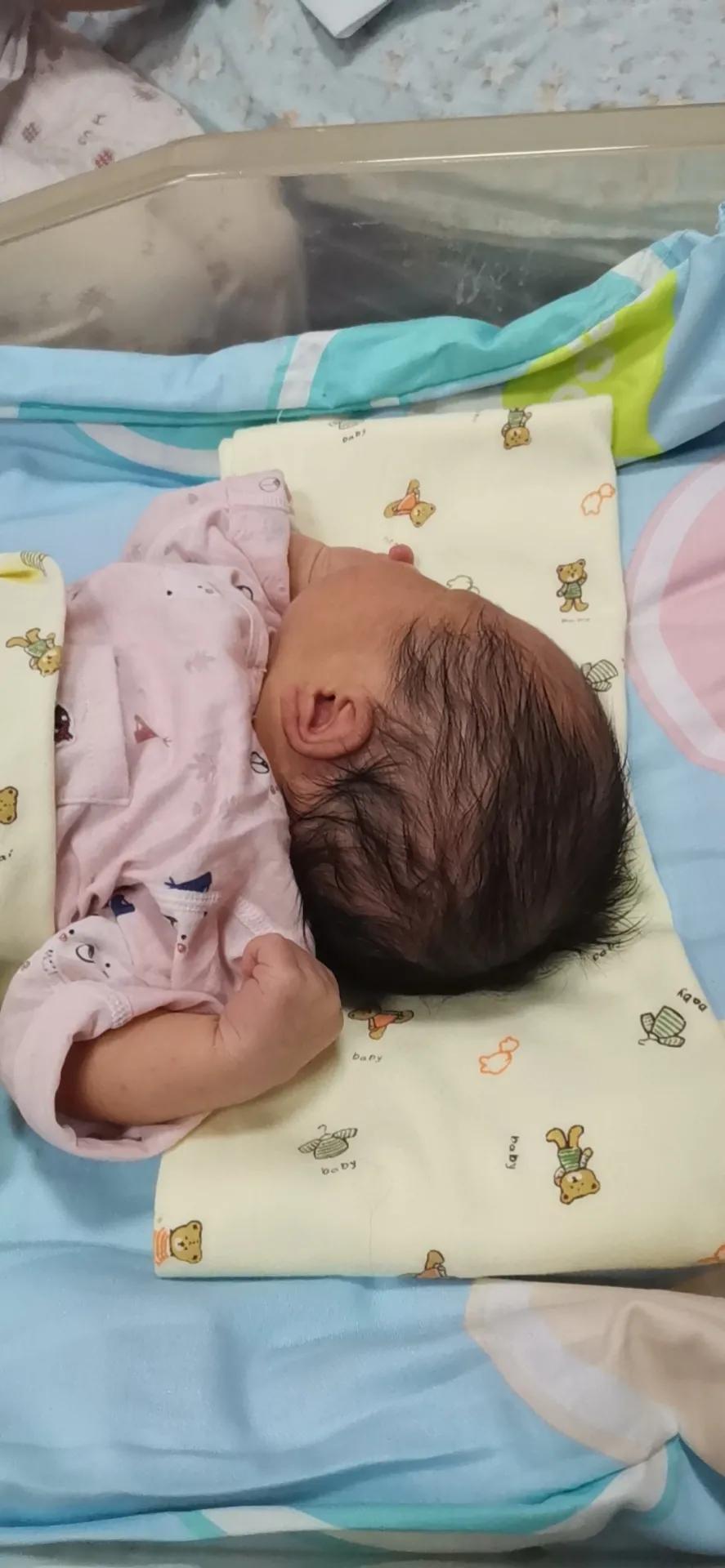 满月宝宝黄昏闹怎么回事,二月宝宝为啥黄昏闹