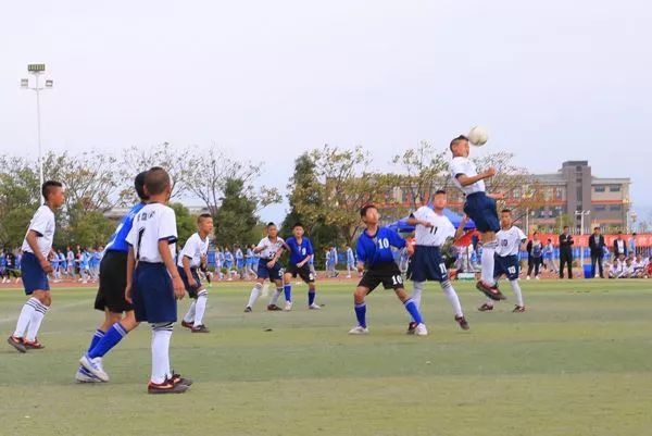 怀揣中国足球梦汗洒校园绿荫场——西昌市第九届中小学生足球赛圆满收官
