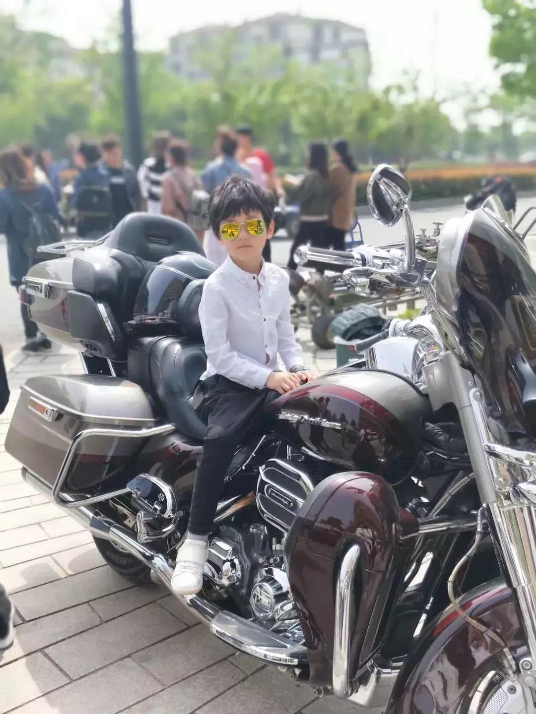 「CIERVO小鹿伯爵封面人物」邱彭浩：漫画里走出来的优雅少年