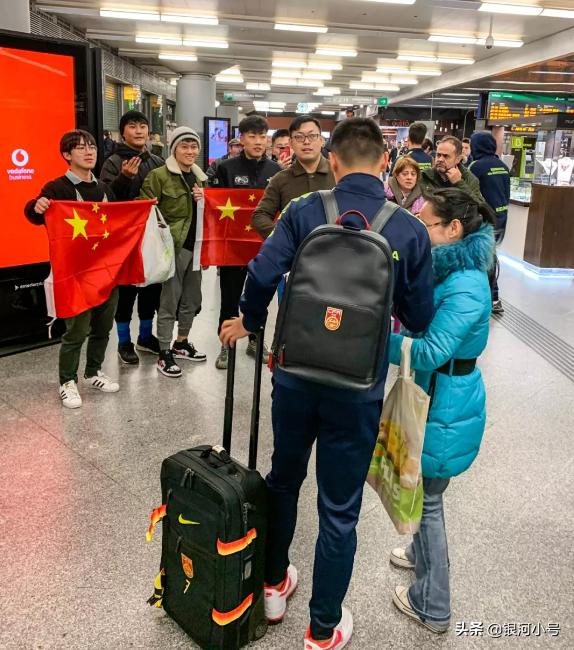 武磊为何会为西班牙出战,西班牙人武磊对阵梅西