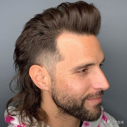 50岁鲻鱼头烫发发型,短发发型女2020流行发型鲻鱼头