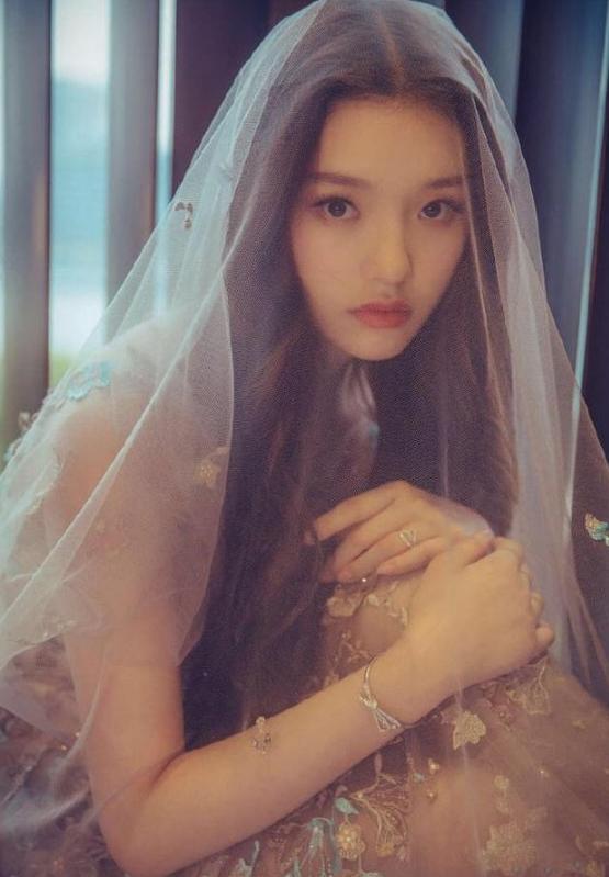 宋祖儿佟丽娅造型,佟丽娅和宋祖儿同款短发