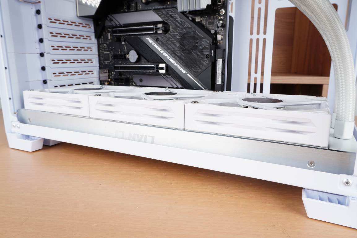 联力包豪斯mini机箱大小,联力包豪斯mini能横装吗