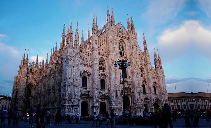 ac米兰红黑什么意思,红黑军团ac米兰后防那么强吗