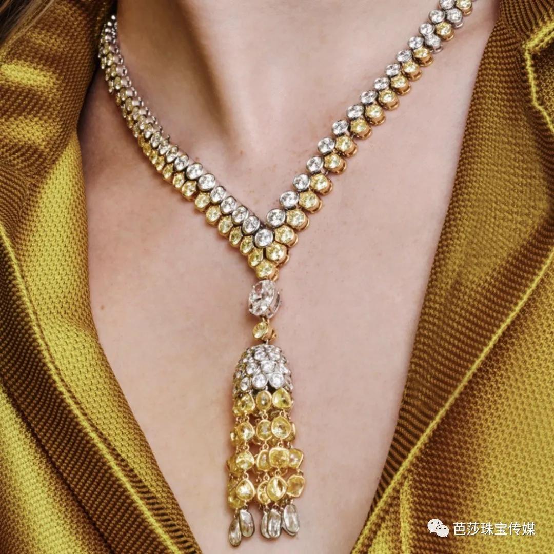 2021流行色亮丽黄太难穿?一件珠宝让你时髦一整年
