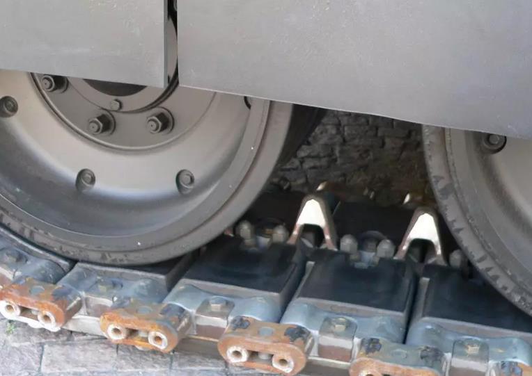 坦克重要的零部件,坦克没油不就成废铁了么