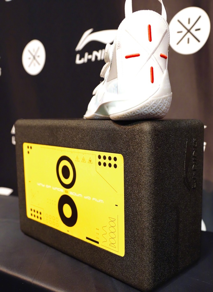 韦德之道九低帮是全掌碳板吗,韦德之道8是高配全掌䨻吗