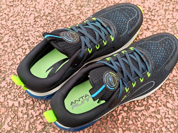 安踏咕咚联名跑鞋,安踏创1.5大数据跑鞋测评视频