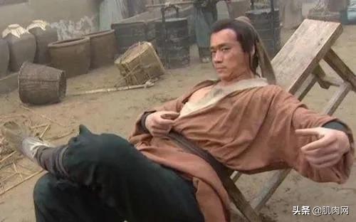 丁海峰为了演武松天天练肌肉,52岁丁海峰再演武松视频