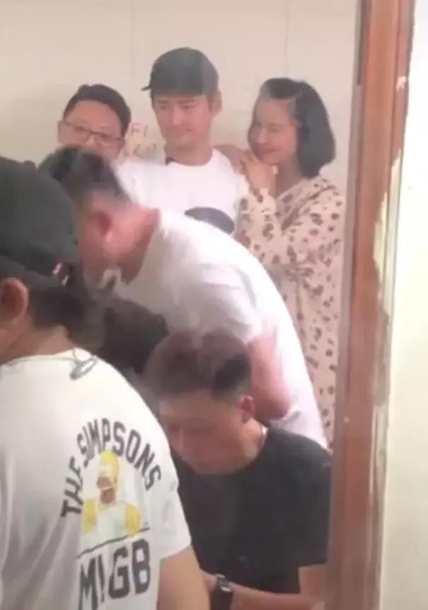 杨幂生完孩子后容光焕发,杨幂生完孩子后颜值直线下降