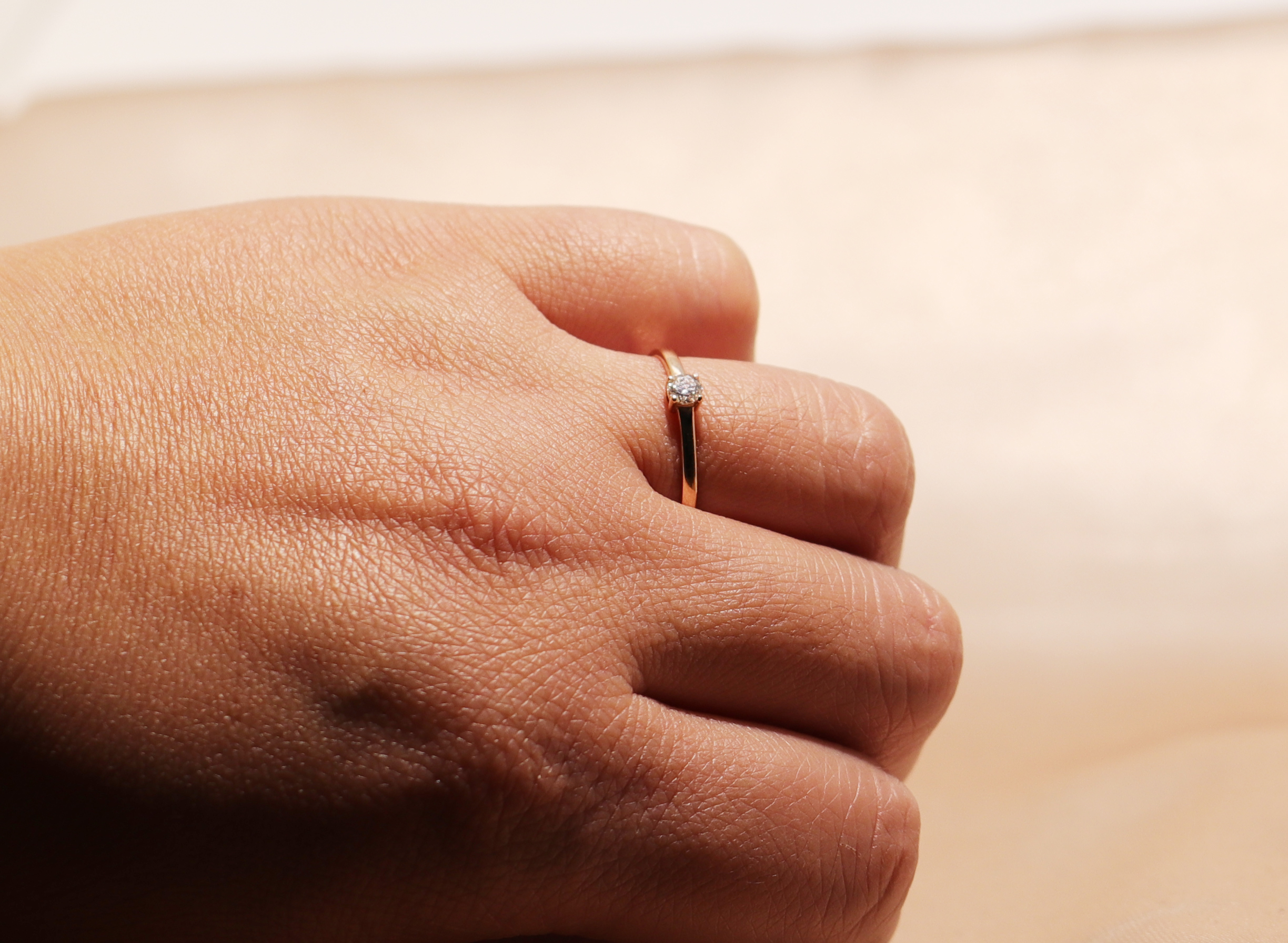 戒指戴在哪只手上有讲究,戒指的戴法和意义十个手指左右手