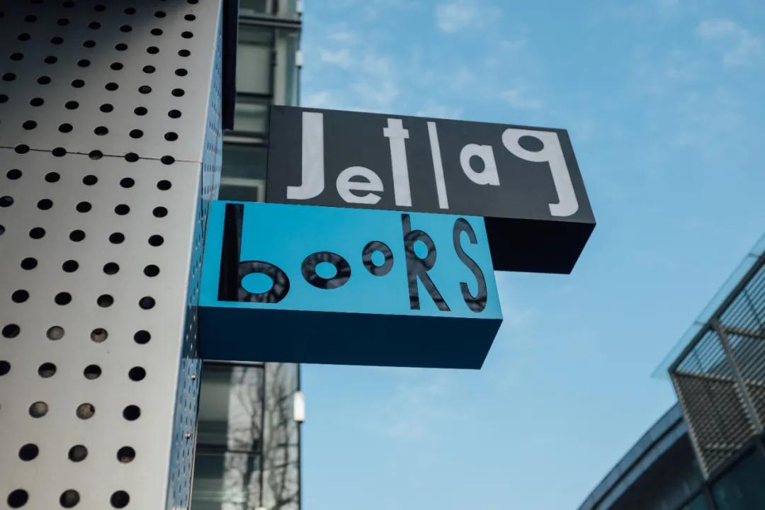 关店潮中，他在三里屯开了一家奢侈书店，用傲气向世界发起挑衅