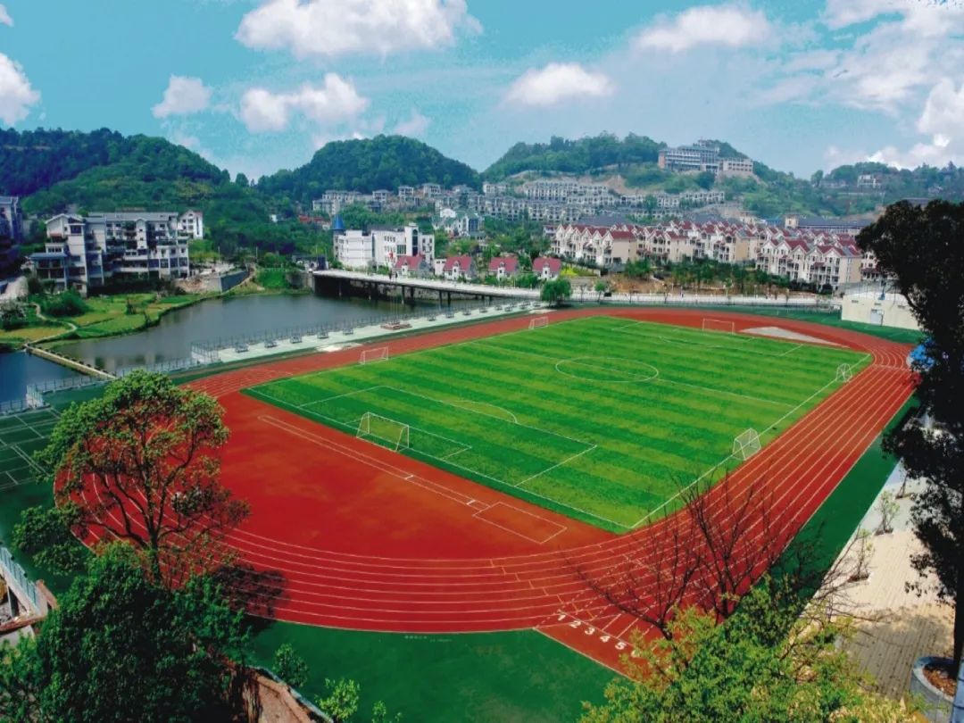 重庆二外学费价格表,重庆二外平行班有必要去读吗