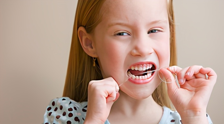 为什么用牙线时牙缝勾住牙线,细牙缝用圆牙线还是扁牙线