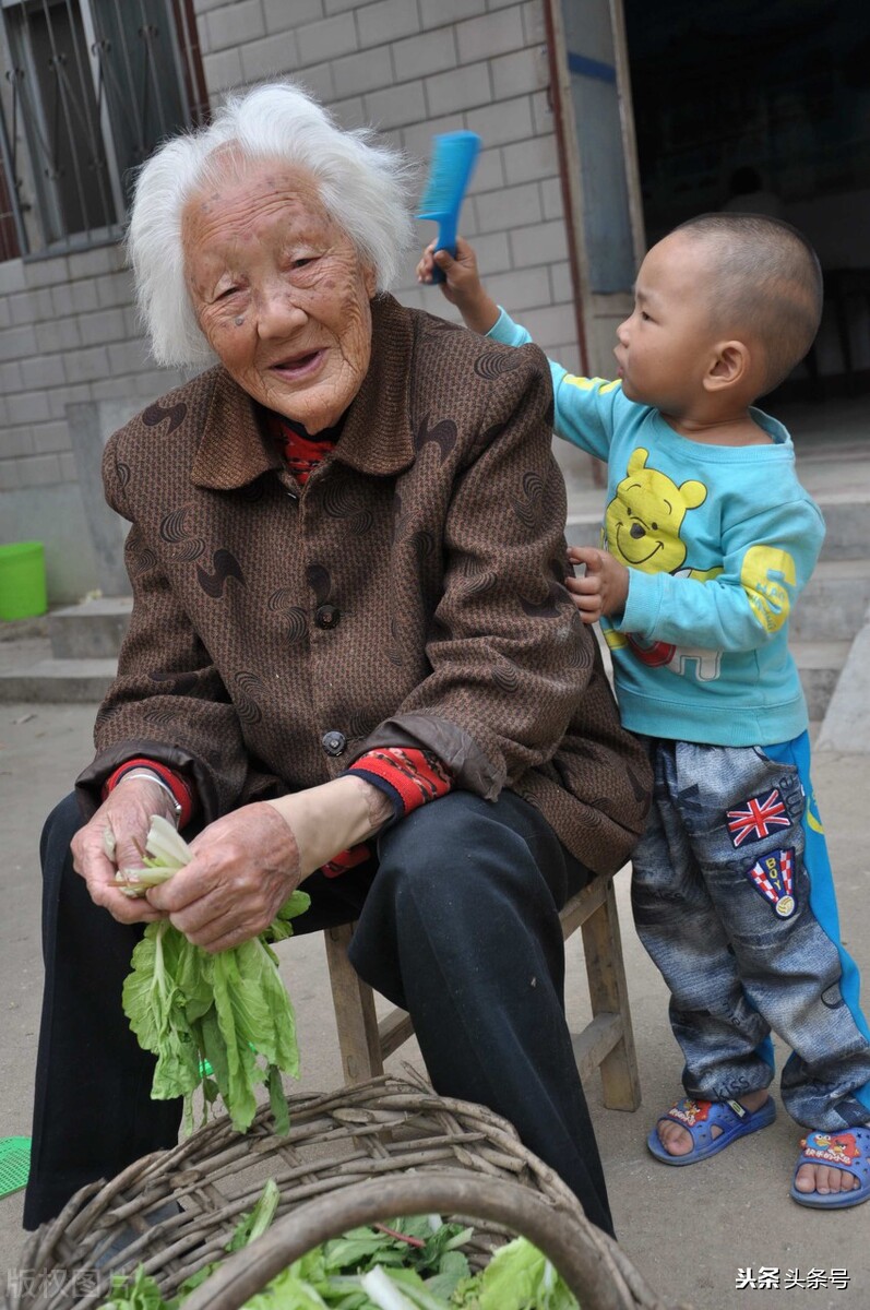 河南9旬奶奶性格开朗不呕气，从不吃营养品，小米红枣粥喝了50年