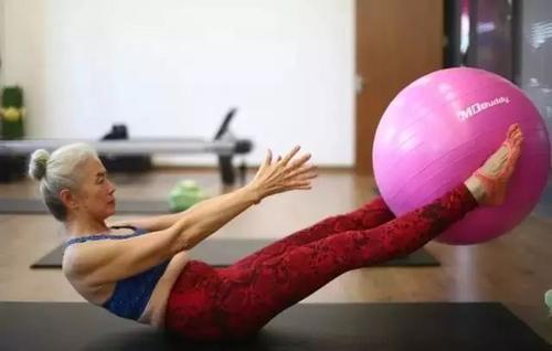 中老年人如何选择瑜伽,50多岁练瑜伽有什么好处和坏处