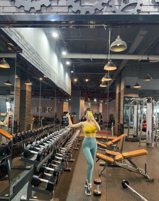 国产96年甜美系学妹上线，爱笑的健身小姐姐是你的菜吗？