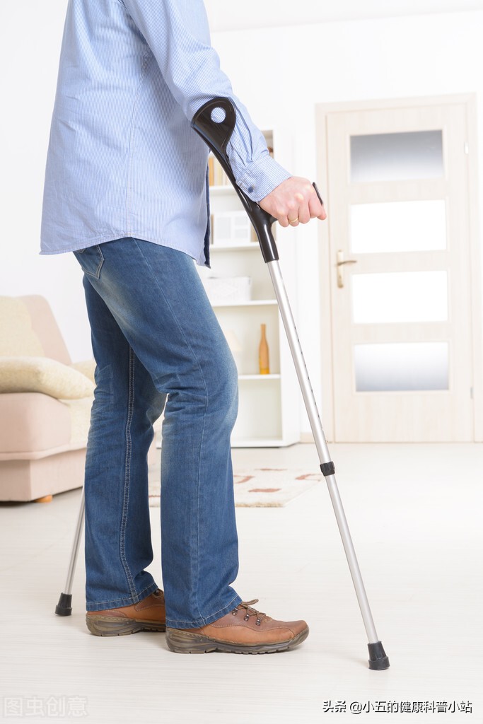 膝关节咔咔作响怎么回事,膝盖痛髌骨软化症怎么治疗