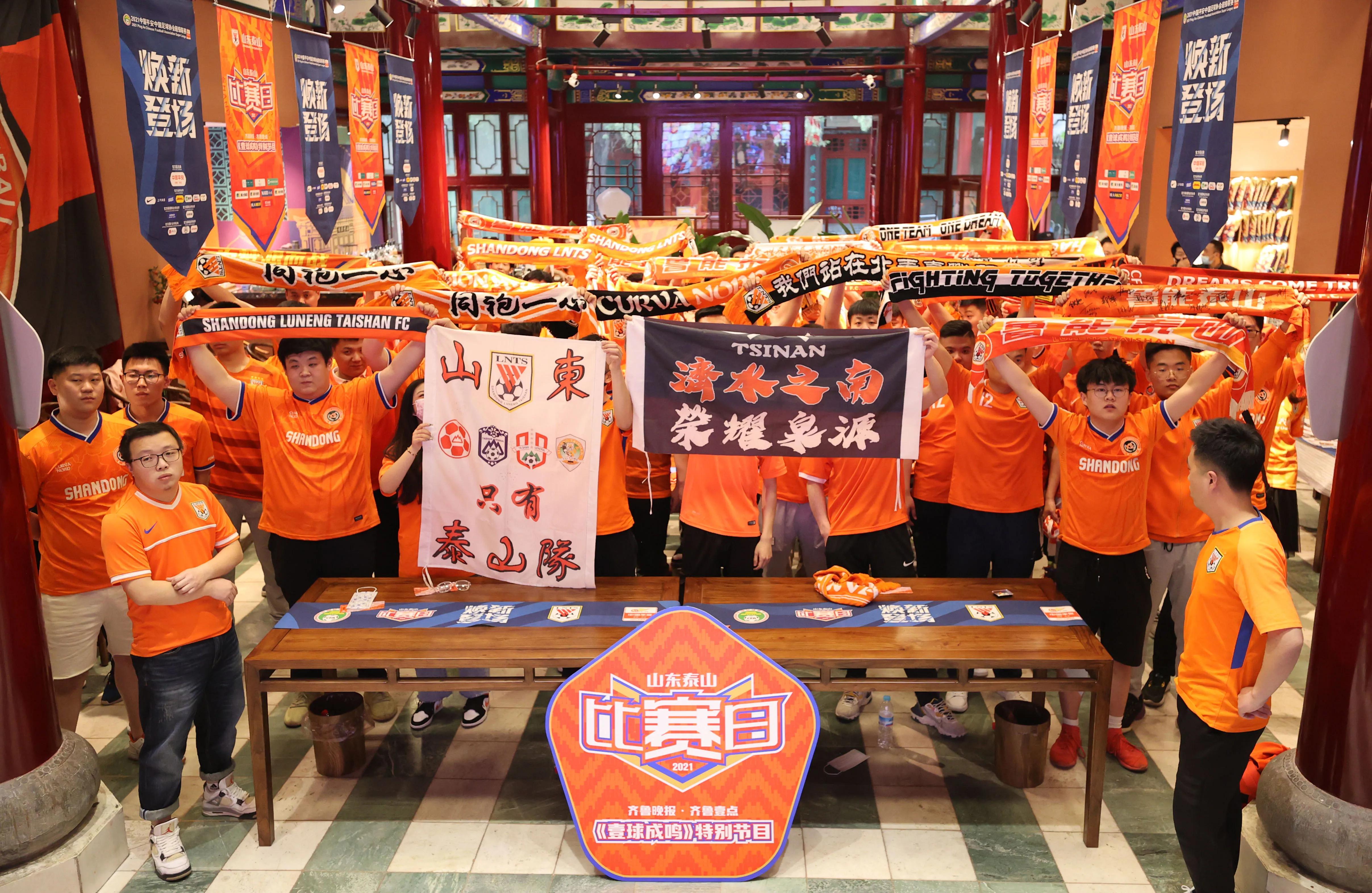 愿岁月可回首且以深情共白头图片,愿岁月可回首且情深共白头谁写的