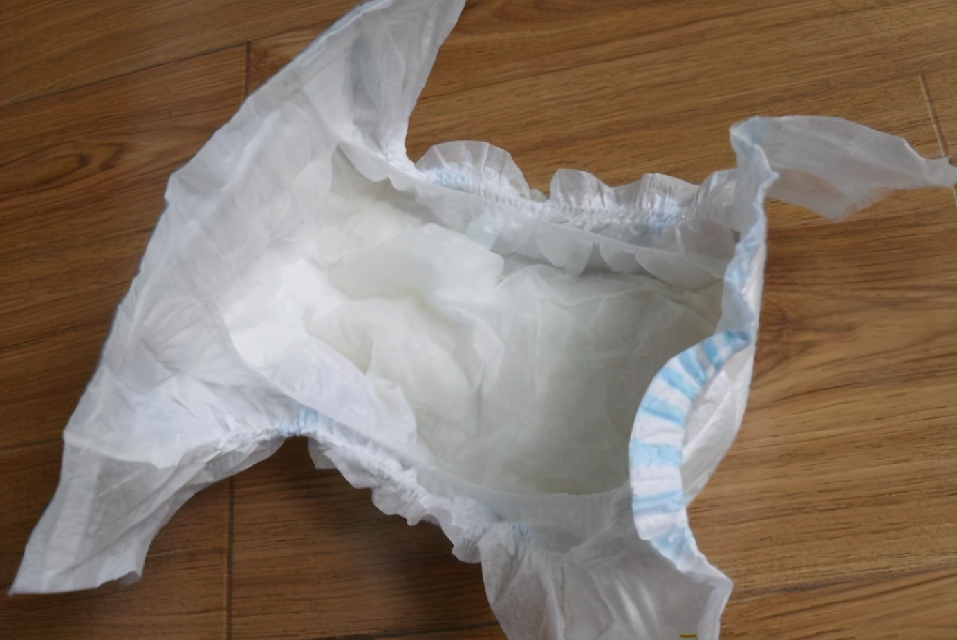 宝宝用尿不湿视频,宝宝用剩的尿不湿请别扔