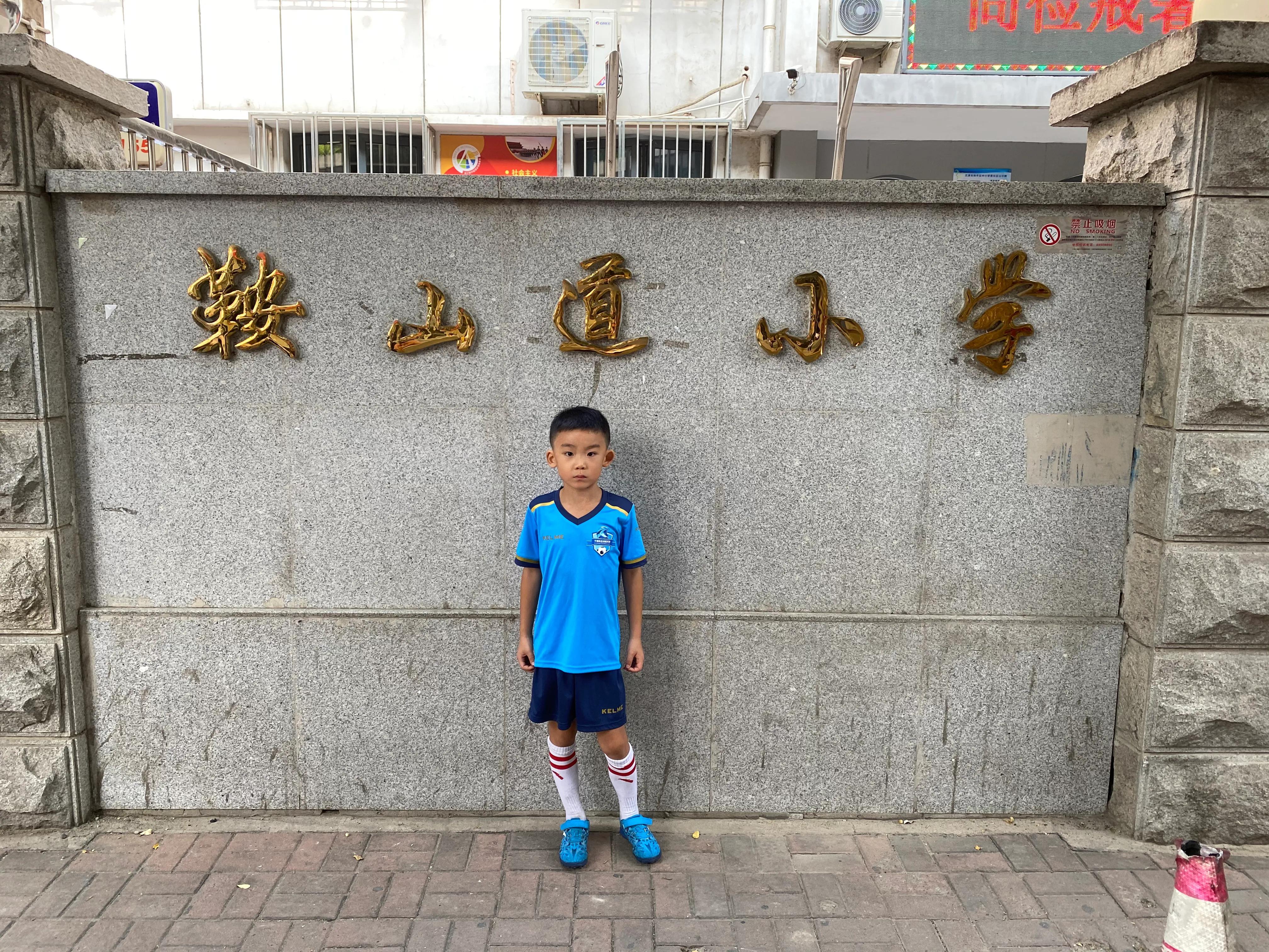 我和足球的故事300字,我和足球的故事开头