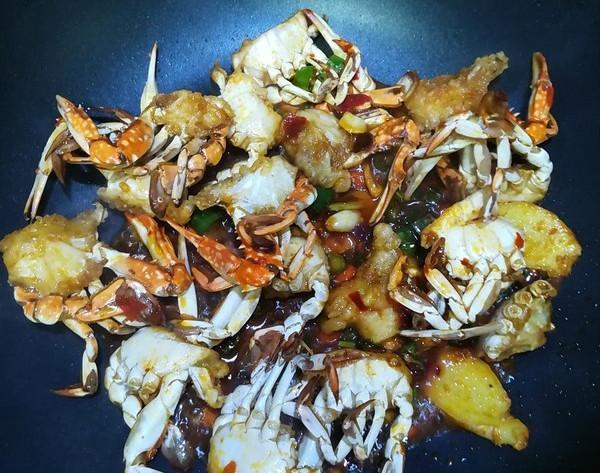 螃蟹怎么蒸不掉腿不流黄,螃蟹蒸到流黄