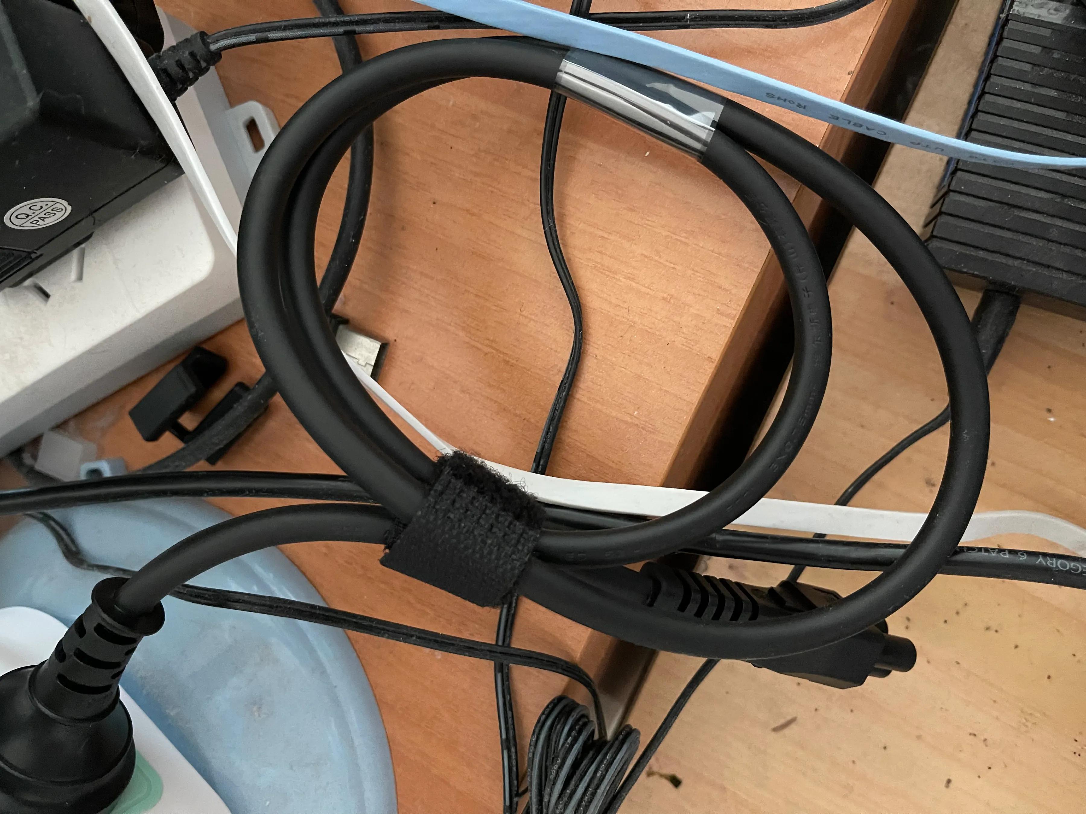 停电后ups会闪断吗,停电后ups自动关机