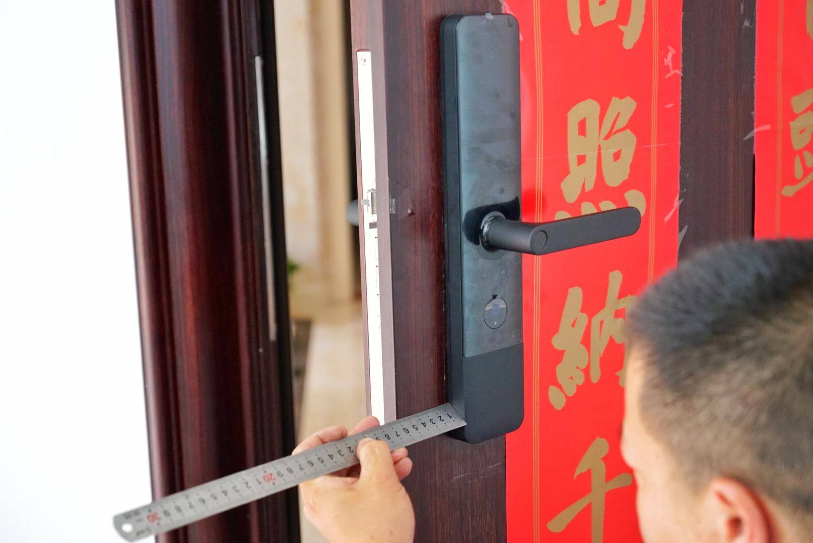 小米智能门锁e家和1s哪个值得入手,小米智能门锁e与青春版的区别