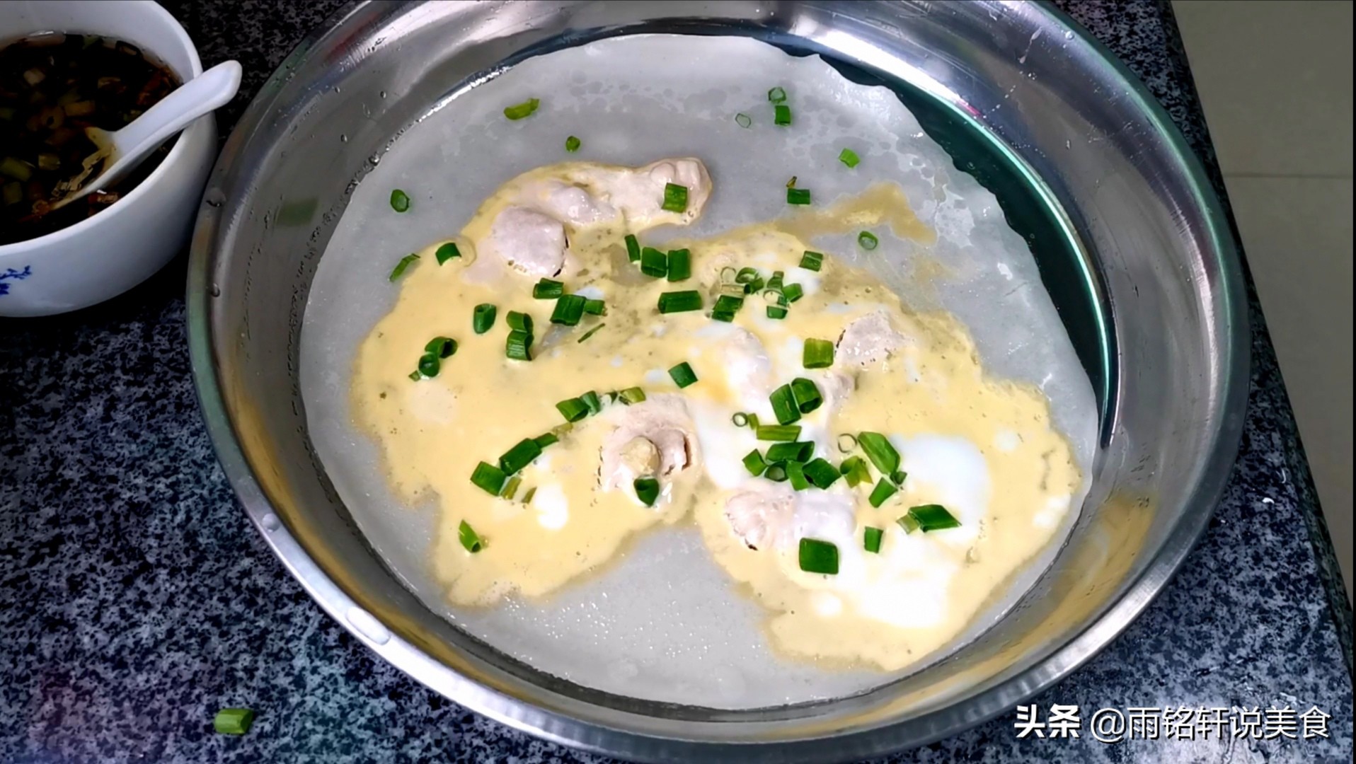 肠粉在家要怎么制作呀,想吃肠粉没有料汁怎么弄